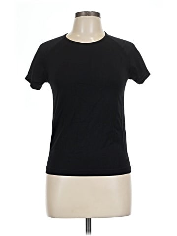 Uniqlo Short Sleeve T-Shirt (view 1)