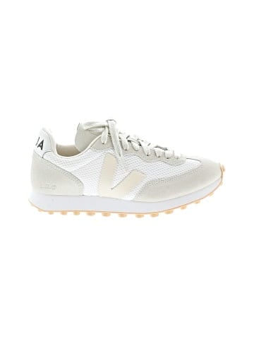 VEJA Sneakers (view 1)