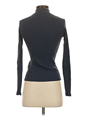 Uniqlo Turtleneck Sweater (view 2)