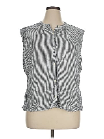 Old Navy Sleeveless Button-Down Shirt (view 1)