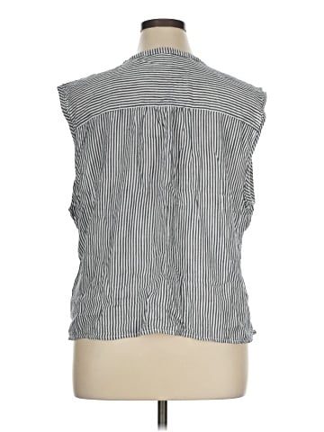 Old Navy Sleeveless Button-Down Shirt (view 2)