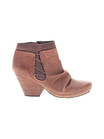 otBt Ankle Boots (view 1)