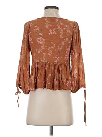Urban Outfitters 3/4 Sleeve Blouse (view 2)