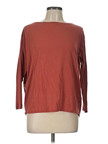 Lululemon Athletica 3/4 Sleeve T-Shirt (view 1)
