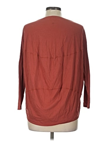 Lululemon Athletica 3/4 Sleeve T-Shirt (view 2)