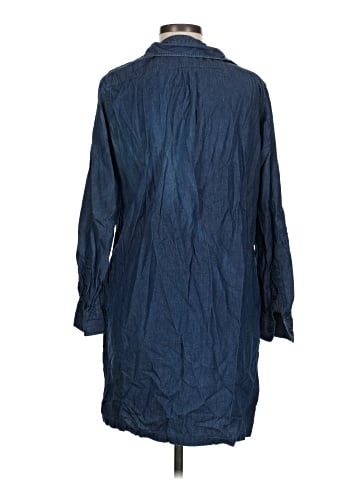 Uniqlo 3/4 Sleeve Button-Down Shirt (view 2)