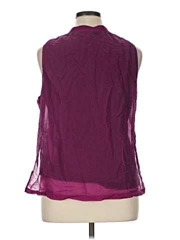 Nike Sleeveless T-Shirt (view 2)