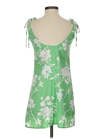 Urban Outfitters Casual Dress (view 2)