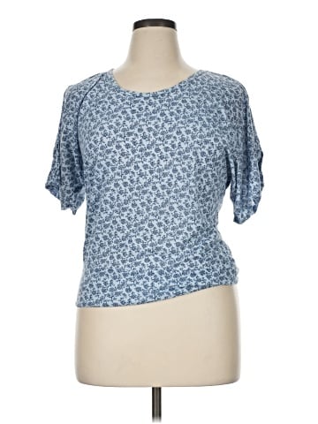 Maurices Short Sleeve T-Shirt (view 1)