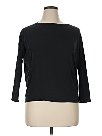 Lululemon Athletica 3/4 Sleeve T-Shirt (view 1)