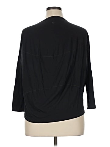 Lululemon Athletica 3/4 Sleeve T-Shirt (view 2)