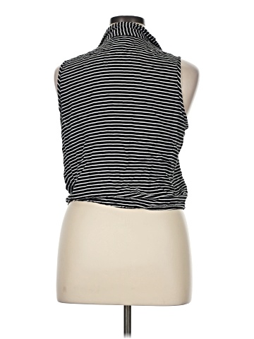 Hot Topic Sleeveless Button-Down Shirt (view 2)