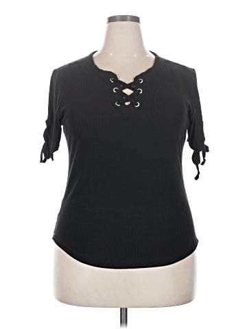 Rouge Short Sleeve T-Shirt (view 1)