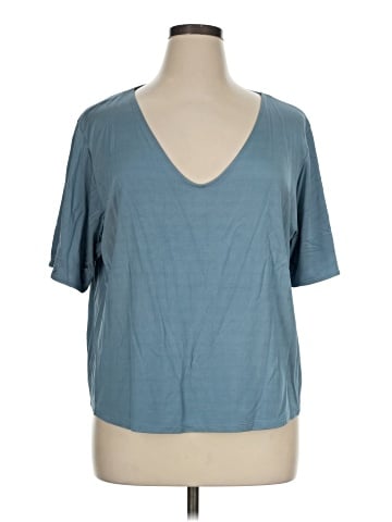 Vince. Short Sleeve T-Shirt (view 1)
