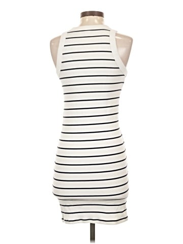 Old Navy Casual Dress (view 2)