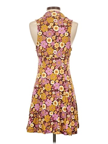 Urban Outfitters Casual Dress (view 2)