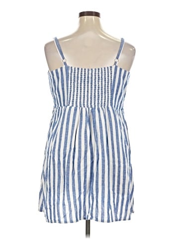 Old Navy Casual Dress (view 2)