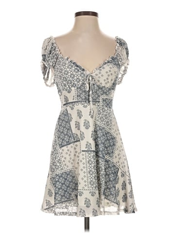 Urban Outfitters Casual Dress (view 1)