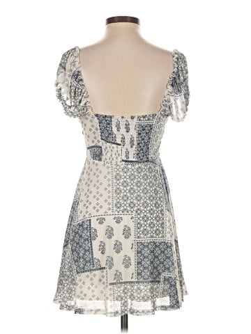 Urban Outfitters Casual Dress (view 2)