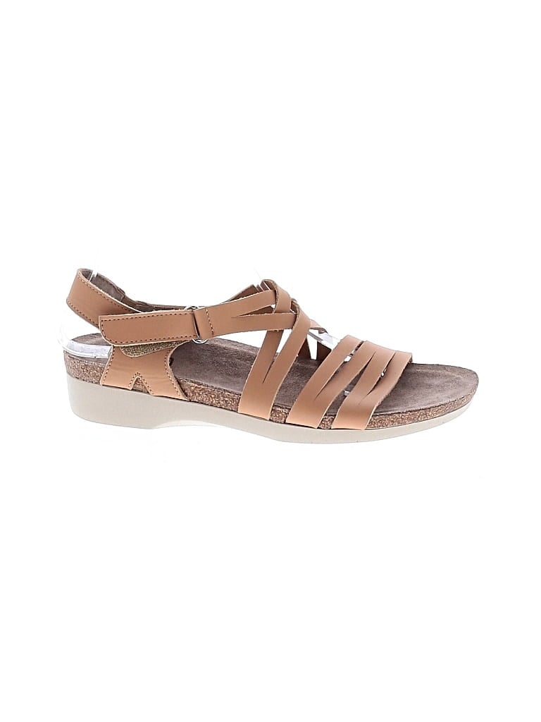Pre-owned Munro American Sandals In Tan