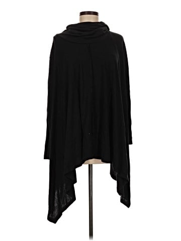 Iska Poncho (view 1)