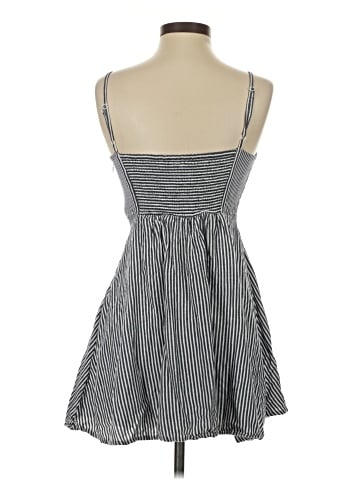 Old Navy Casual Dress (view 2)