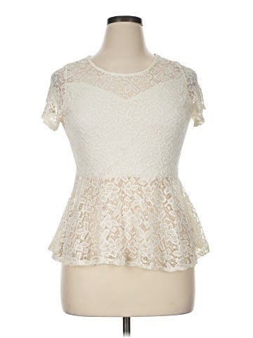 FASHION TO FIGURE Short Sleeve Top (view 1)