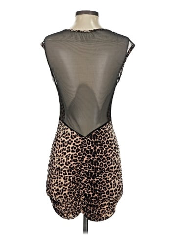 Cameo Sleeveless T-Shirt (view 2)