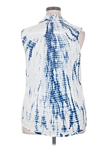 Liz Lange Maternity for Target Sleeveless Blouse (view 2)