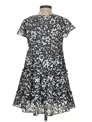 Urban Outfitters Casual Dress (view 2)