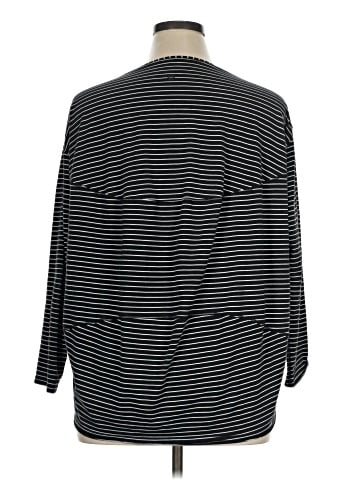 Lululemon Athletica 3/4 Sleeve T-Shirt (view 2)