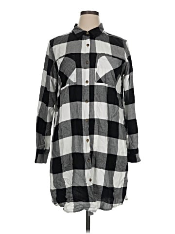 Maurices Long Sleeve Button-Down Shirt (view 1)