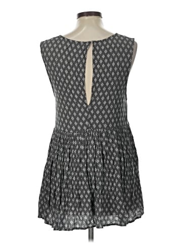 Urban Outfitters Casual Dress (view 2)