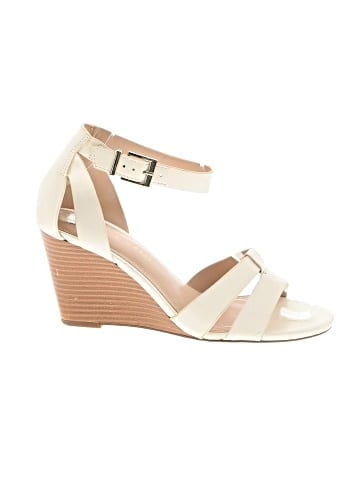 Kelly & Katie Wedges (view 1)