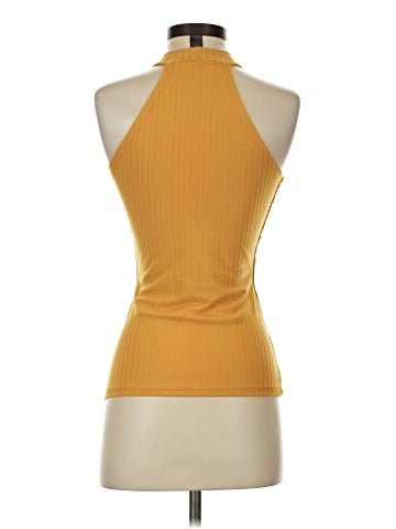 Hot Kiss Sleeveless Top (view 2)