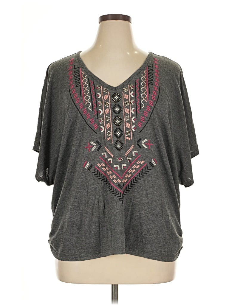 Pre-owned Maurices Short Sleeve T-shirt In Gray