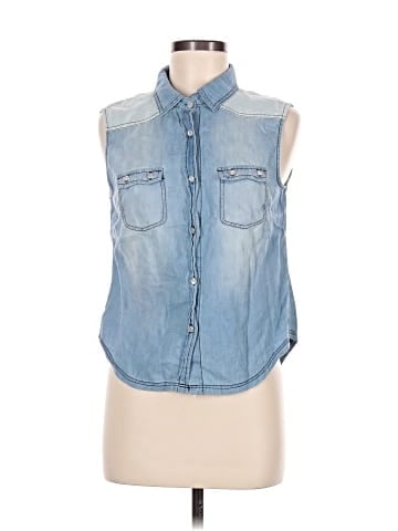 In Style Sleeveless Button-Down Shirt (view 1)