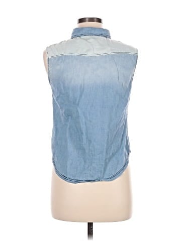 In Style Sleeveless Button-Down Shirt (view 2)