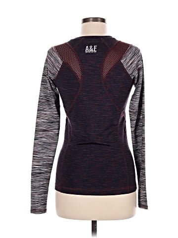 Abercrombie & Fitch Long Sleeve T-Shirt (view 2)