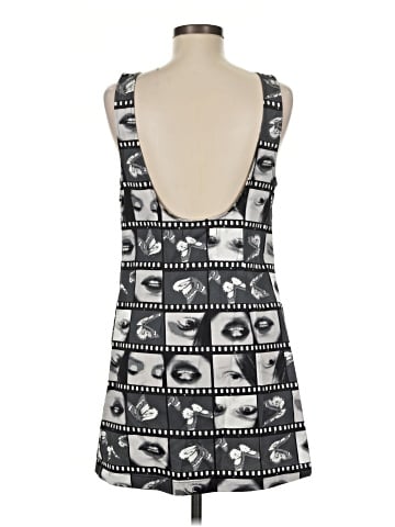 Urban Outfitters Casual Dress (view 2)