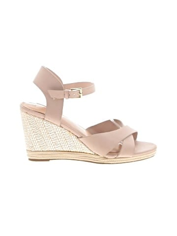 Kelly & Katie Wedges (view 1)