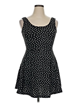 h&m divided dress black and white & Checkered Sleeveless With Front Cutout Detail By H Picky Thrifter Kort puffrm med smal resr vid rmslut H&M | Dresses | Divided