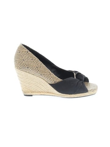 Kelly & Katie Wedges (view 1)