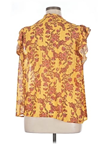 Hiatus Sleeveless Blouse (view 2)
