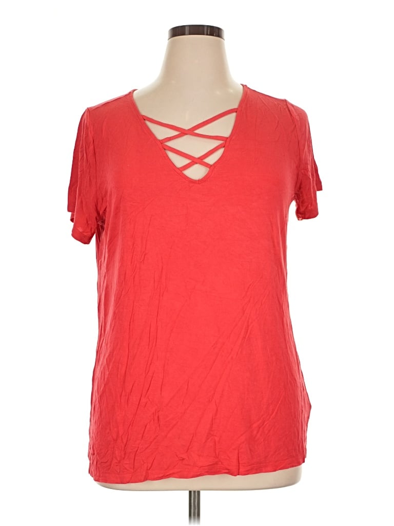 Pre-owned Torrid Short Sleeve T-shirt In Red