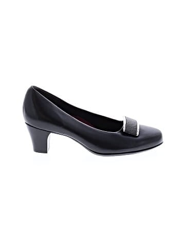 Munro American Heels (view 1)