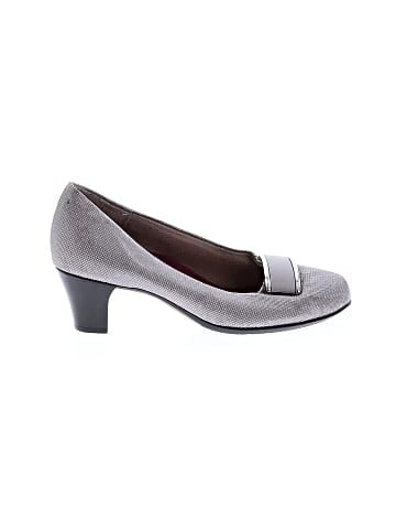 Munro American Heels (view 1)