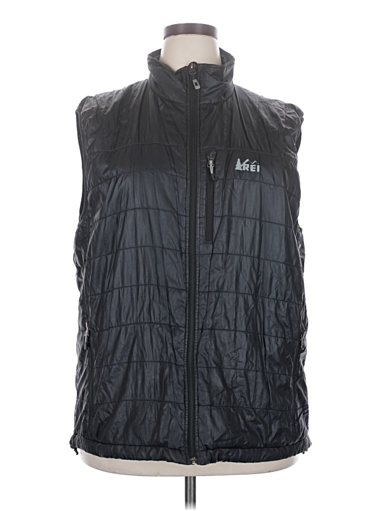 Pre-owned Rei Vest In Black