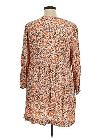 Old Navy Casual Dress (view 2)