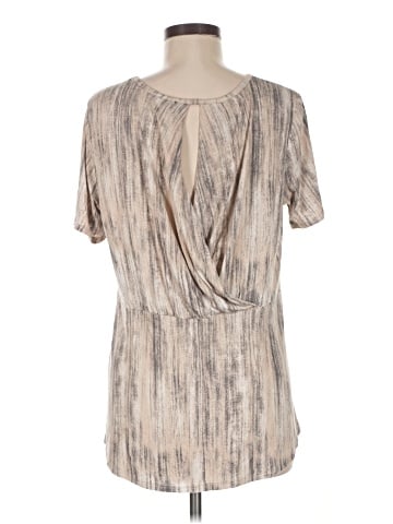 Lisa Rinna Short Sleeve T-Shirt (view 2)